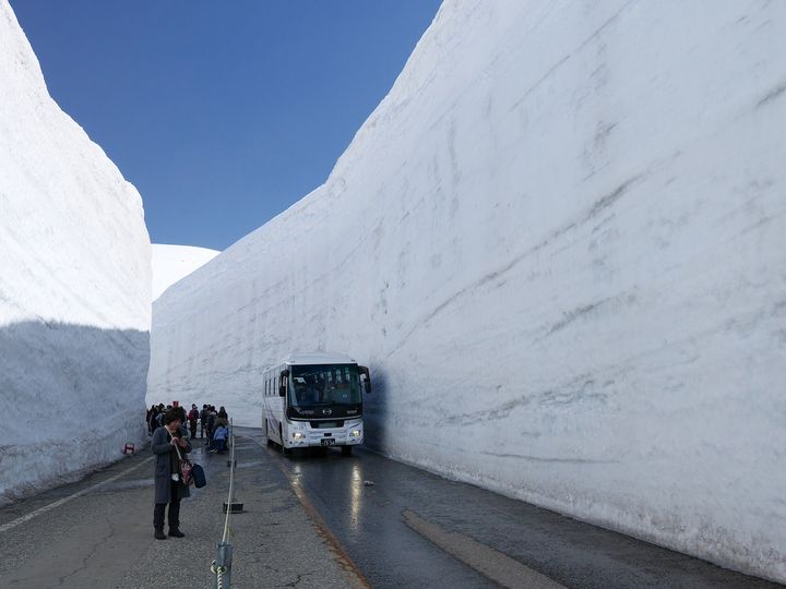 富山 立山黒部アルペンルート 雪の大谷