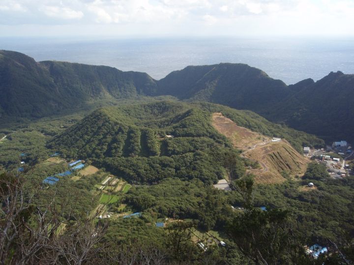 青ヶ島 二重カルデラ