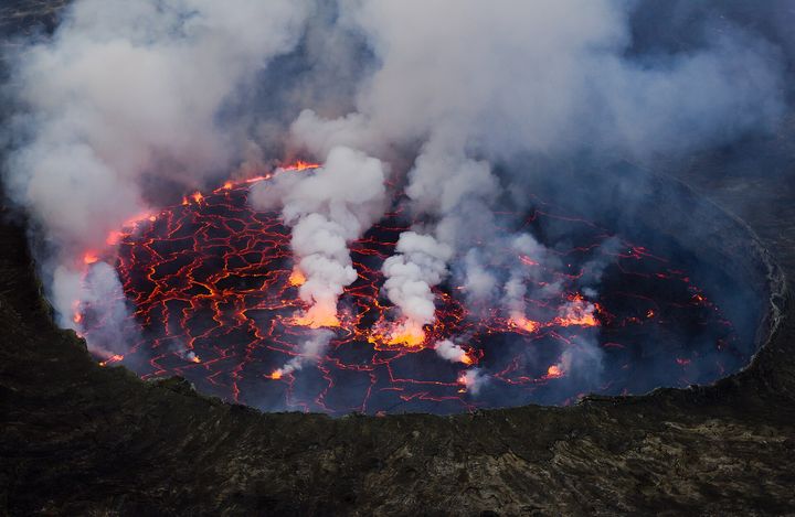 ニーラゴンゴ火山 溶岩湖